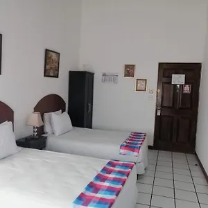 3* Couette-café Novohostal